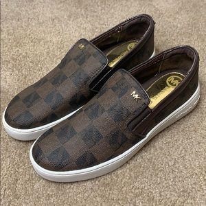 MICHAEL KORS LEATHER SLIP-ONS ✨